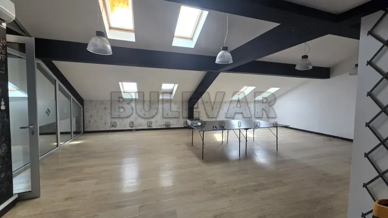 Više od tri spavaće sobe poslovni prostor, Centar, Niš