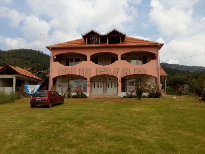 Više od tri spavaće sobe kuća, Bovan, Aleksinac