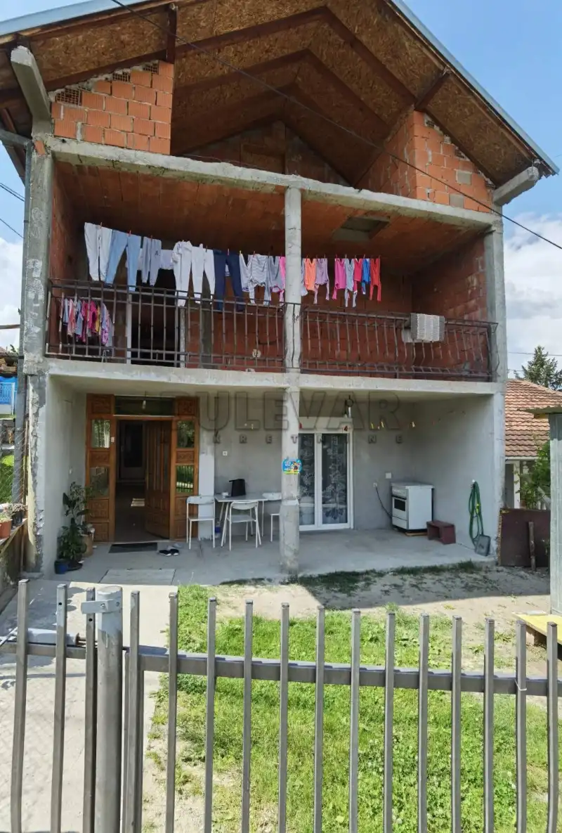 Više od tri spavaće sobe kuća, Male Pčelice, Kragujevac