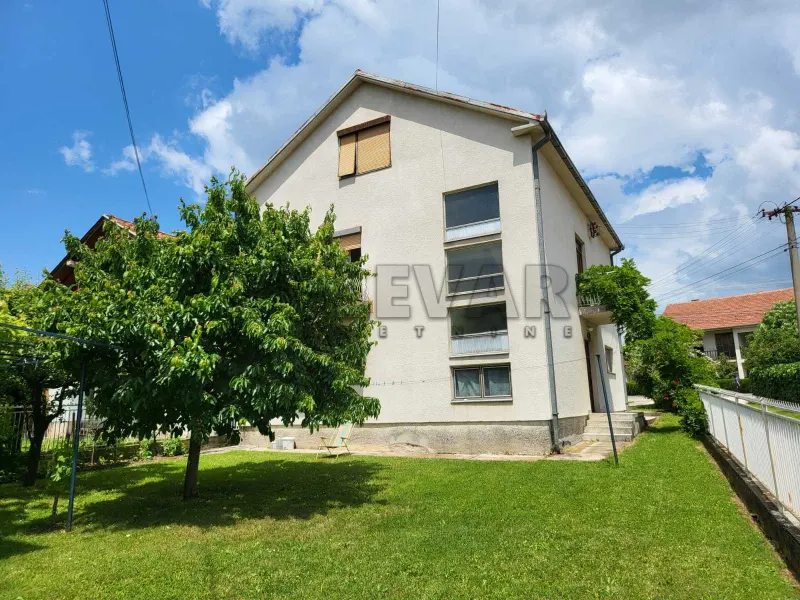 Više od tri spavaće sobe kuća, Stanovo, Kragujevac