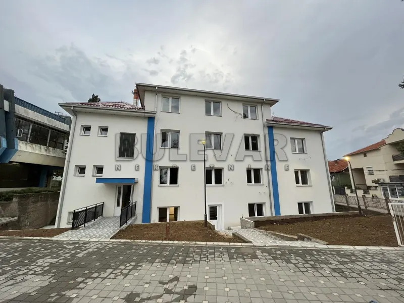 Više od tri spavaće sobe poslovni prostor, Trošarina, Niš
