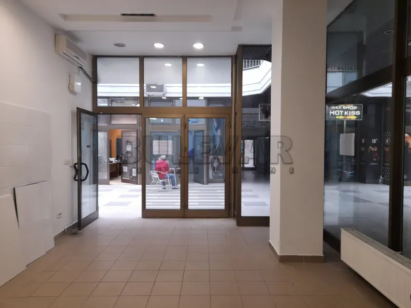 Garsonjera - Studio poslovni prostor, Centar, Niš, Vožda Karađorđa