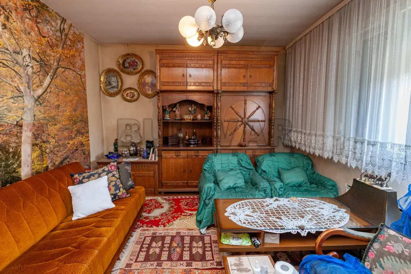 Više od tri spavaće sobe kuća, Trošarina, Niš