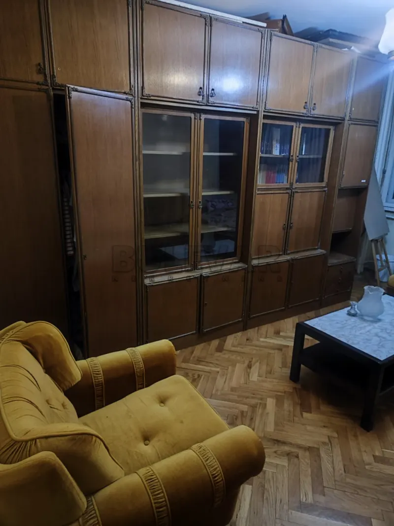 Dvoiposoban stan, Crveni pevac, Niš