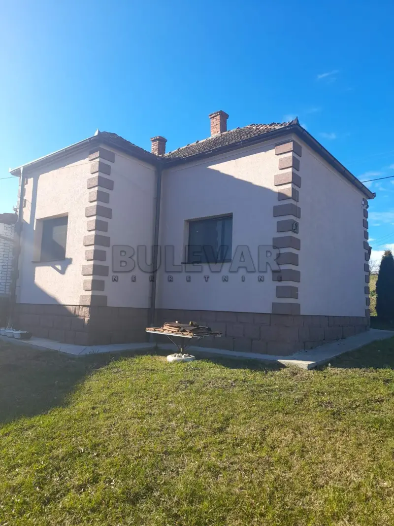 Trosoban kuća, Balosave, Knić