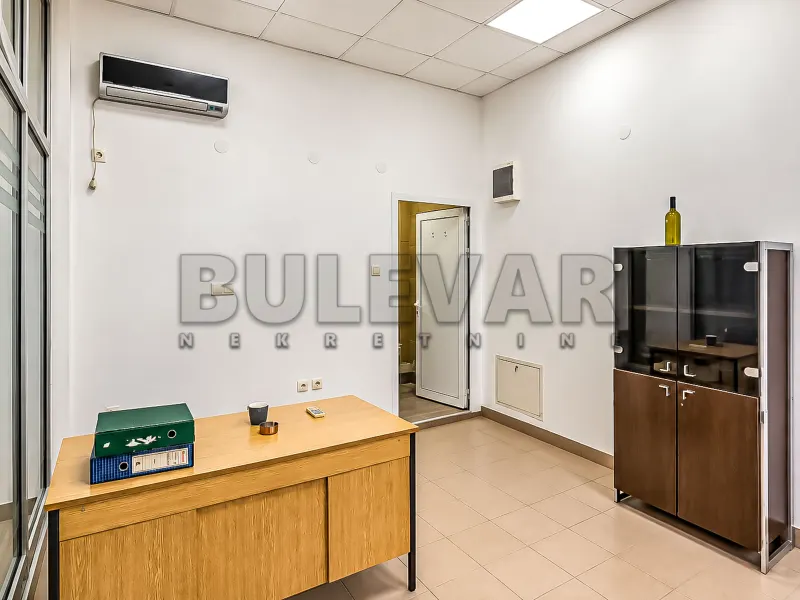 Garsonjera - Studio poslovni prostor, Centar, Niš, Милорада Вељковића Шпаје