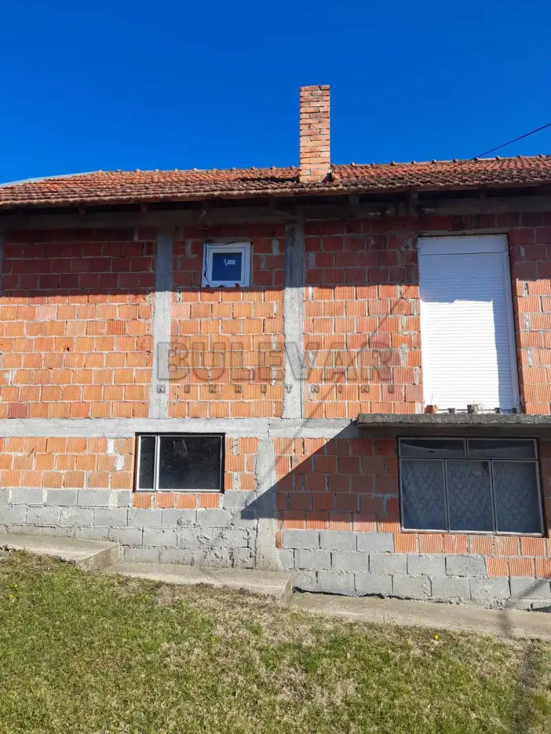 Dvoiposoban kuća, Centar, Rekovac
