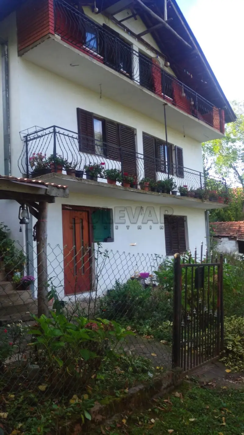Više od tri spavaće sobe kuća, Ćele kula, Niš