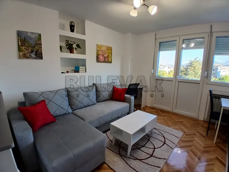 Jednoiposoban stan, Gradska bolnica, Niš, Rentgenova