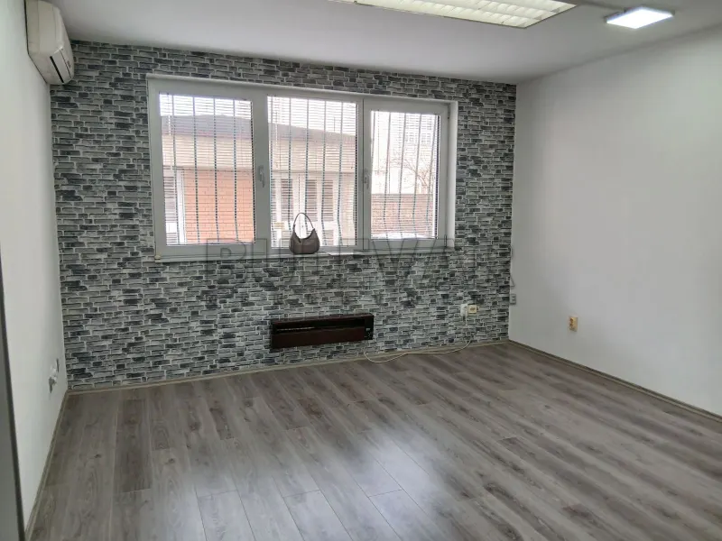 Jednoiposoban poslovni prostor, Centar, Niš, 7. jula