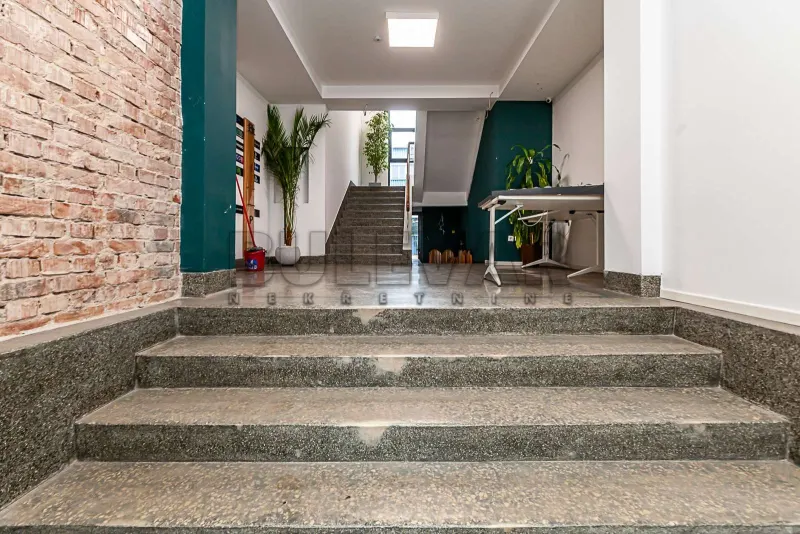 Više od tri spavaće sobe poslovni prostor, Crveni krst (Duvanska), Niš