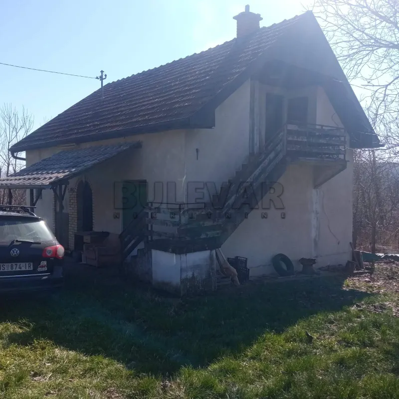 Više od tri spavaće sobe kuća, Centar, Rača