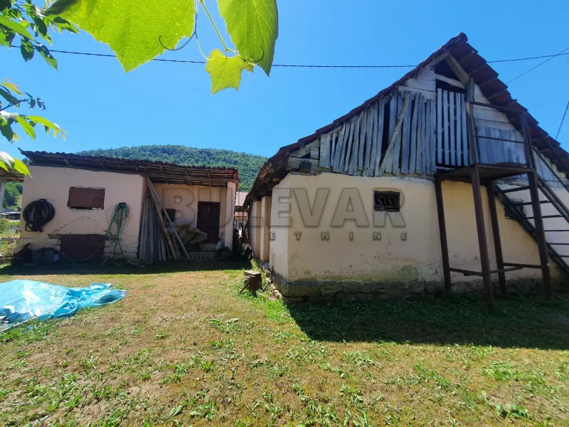 Kuća, Guča, Lučani