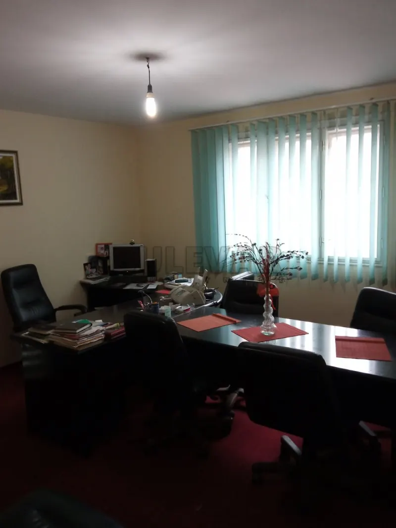 Više od tri spavaće sobe poslovni prostor, Bulevar Nemanjića, Niš
