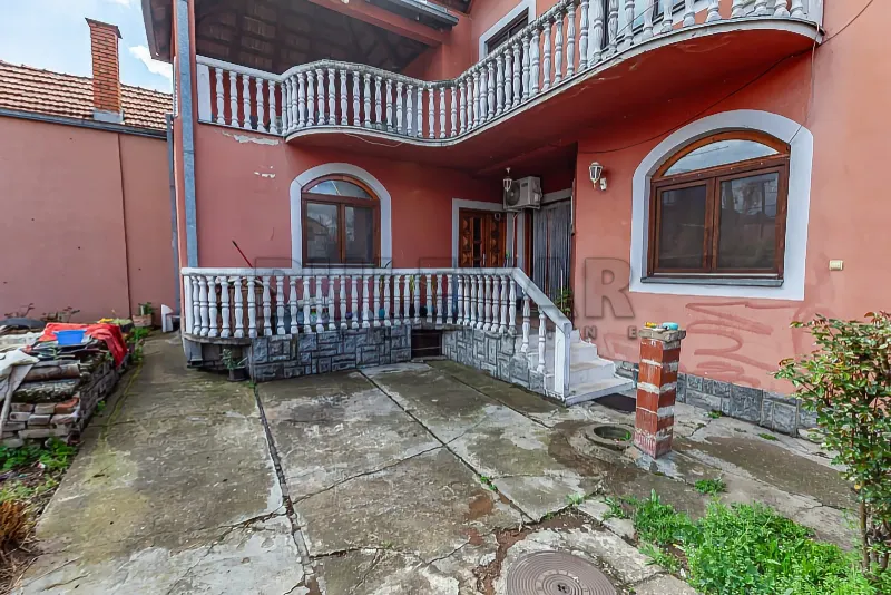 Više od tri spavaće sobe kuća, Železnička stanica, Niš