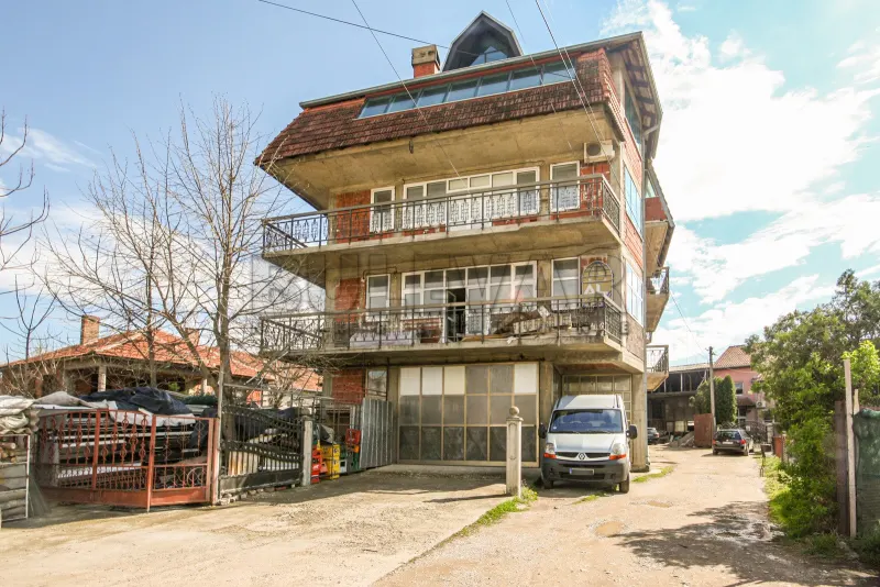 Više od tri spavaće sobe kuća, Donja Vrežina, Niš