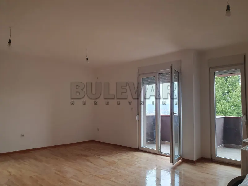 Više od tri spavaće sobe stan, Palilula, Niš