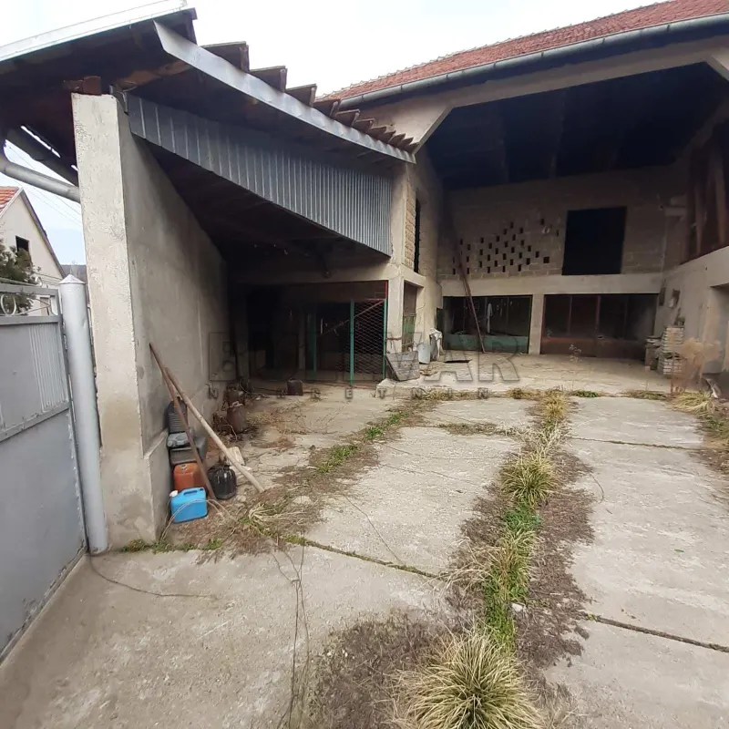 Kuća, Čečina, Doljevac