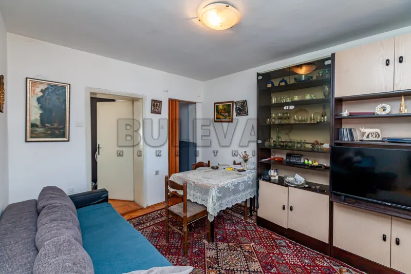 Više od tri spavaće sobe kuća, Apelovac, Niš