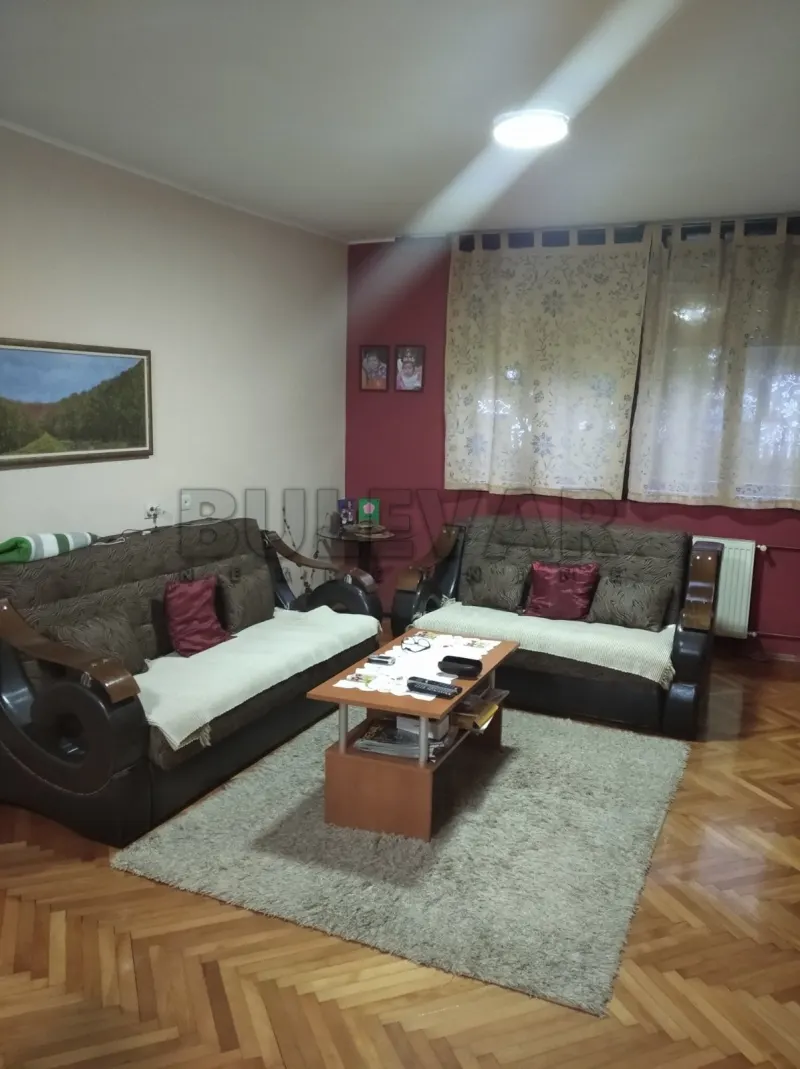 Trosoban kuća, Crveni krst (Duvanska), Niš