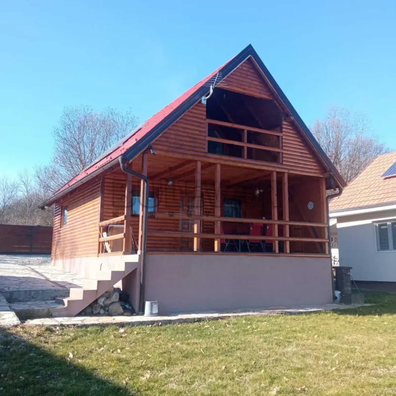 Dvoiposoban kuća, Žunje, Knić