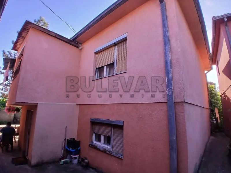 Više od tri spavaće sobe kuća, Pantelej(Niš), Niš