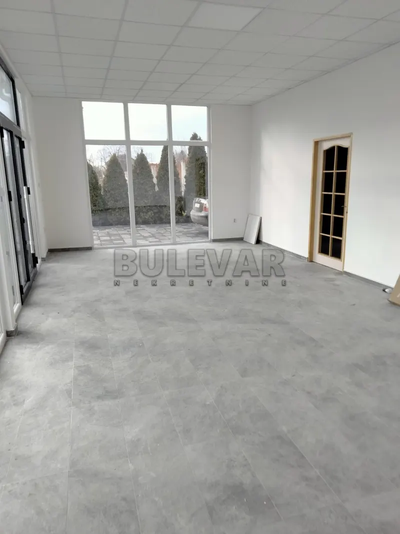 Više od tri spavaće sobe poslovni prostor, Kočane, Doljevac