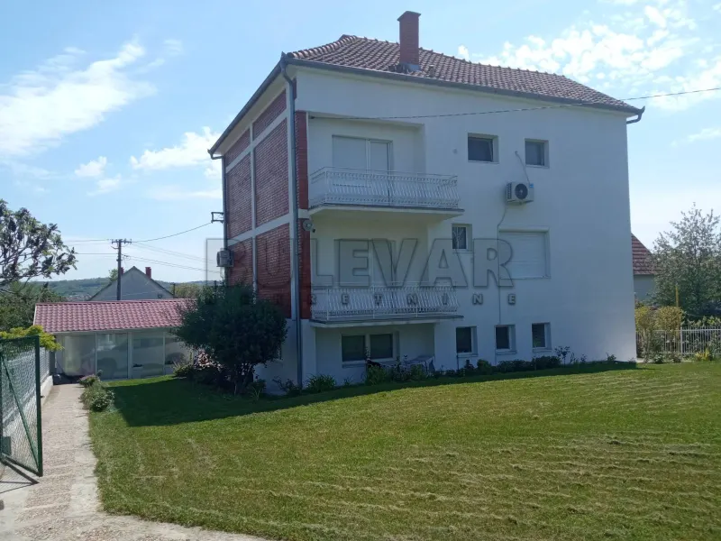 Više od tri spavaće sobe kuća, Jovanovac, Kragujevac