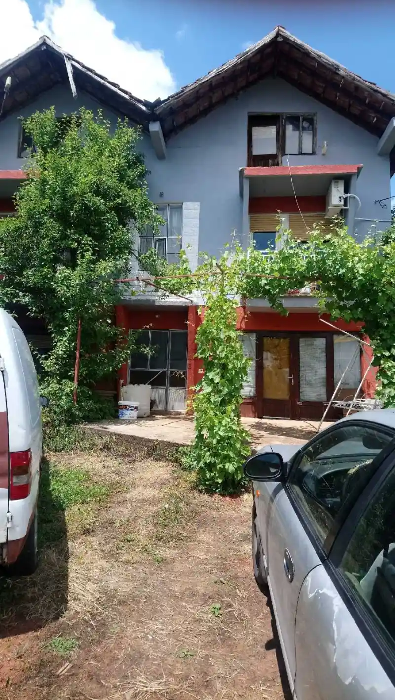 Više od tri spavaće sobe kuća, Gornji Barbeš, Gadžin Han