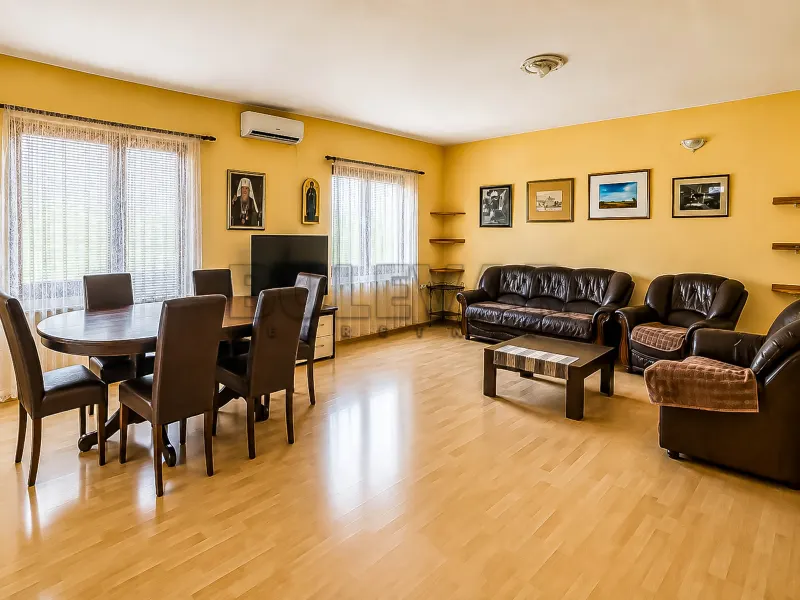 Više od tri spavaće sobe stan, Palilula, Niš