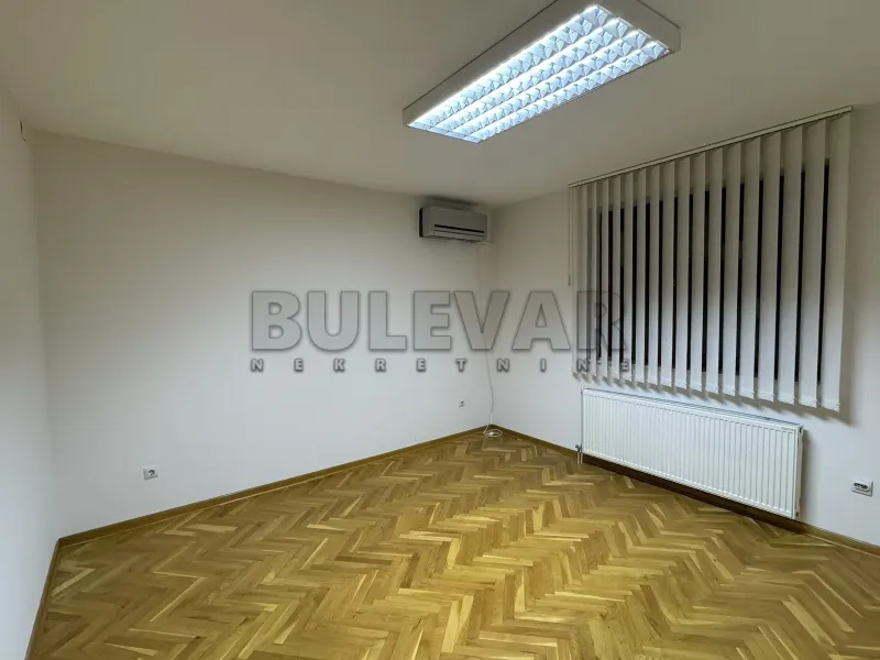 Više od tri spavaće sobe poslovni prostor, Centar, Niš