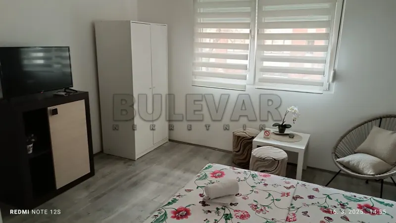 Garsonjera - Studio stan, Bulevar Nemanjića Zona 1, Niš