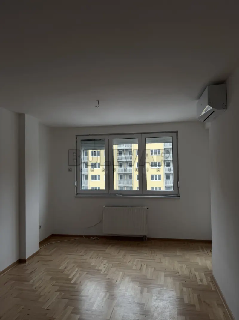 Dvoiposoban stan, Bulevar Nemanjića Zona 3, Niš