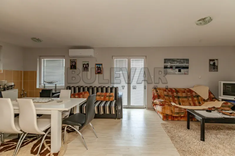Više od tri spavaće sobe kuća, Doljevac, Niš