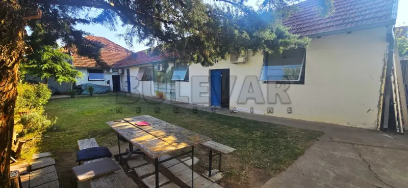 Više od tri spavaće sobe kuća, Donji Komren, Niš