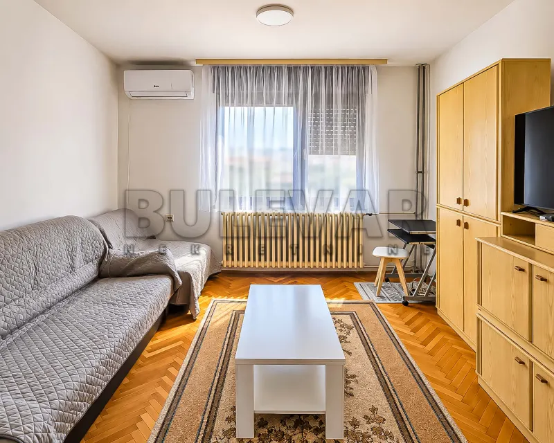 Garsonjera - Studio stan, Pravni fakultet, Niš