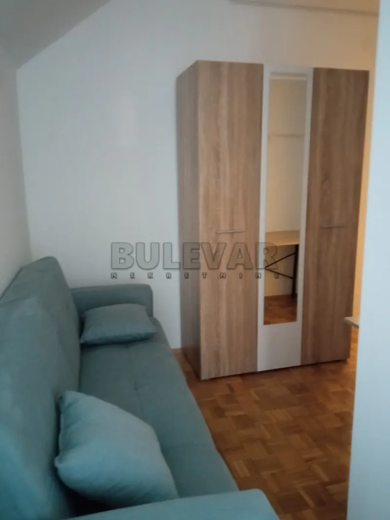 Jednosoban stan, Pravni fakultet, Niš