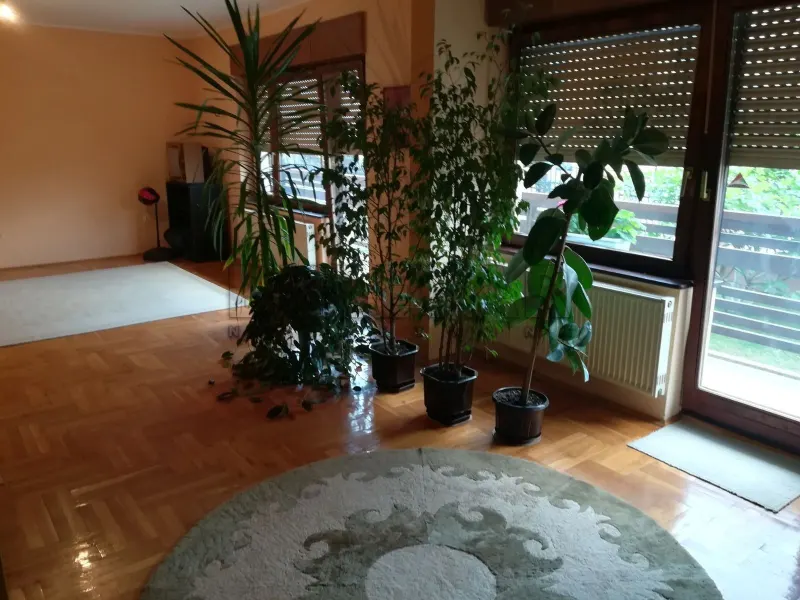Više od tri spavaće sobe stan, Čalije, Niš