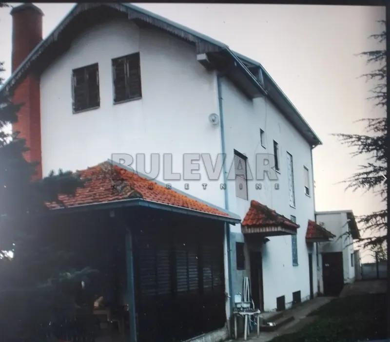 Više od tri spavaće sobe kuća, Gornja Vrežina, Niš