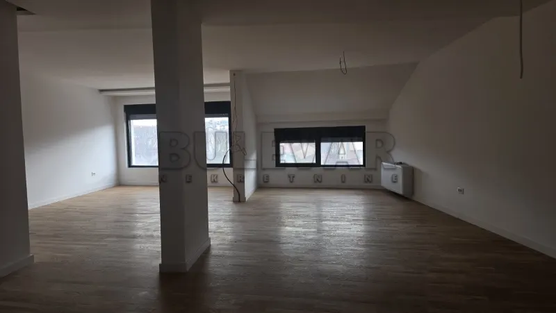 Više od tri spavaće sobe poslovni prostor, Palilulska pijaca, Niš