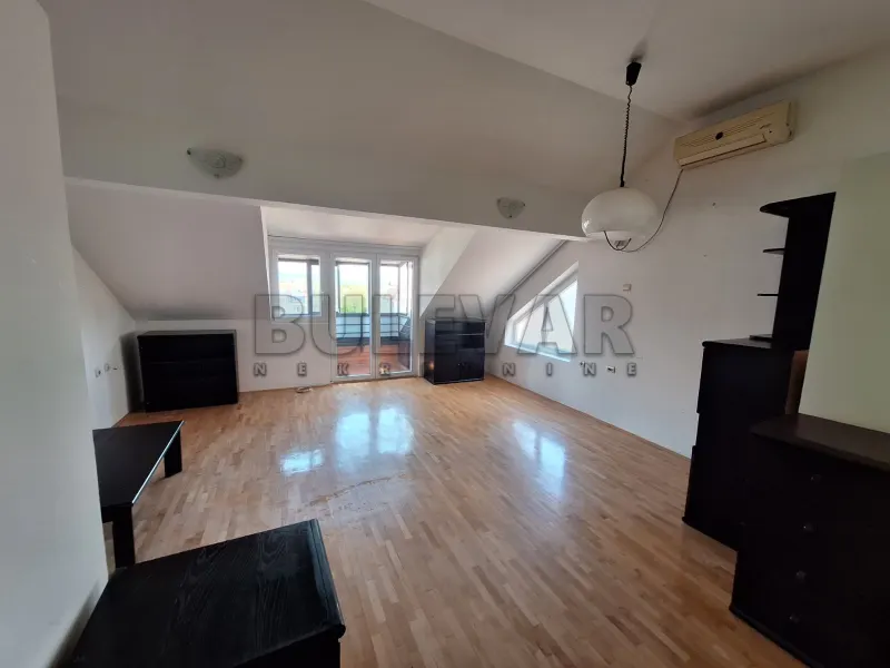 Jednoiposoban stan, Durlan, Niš