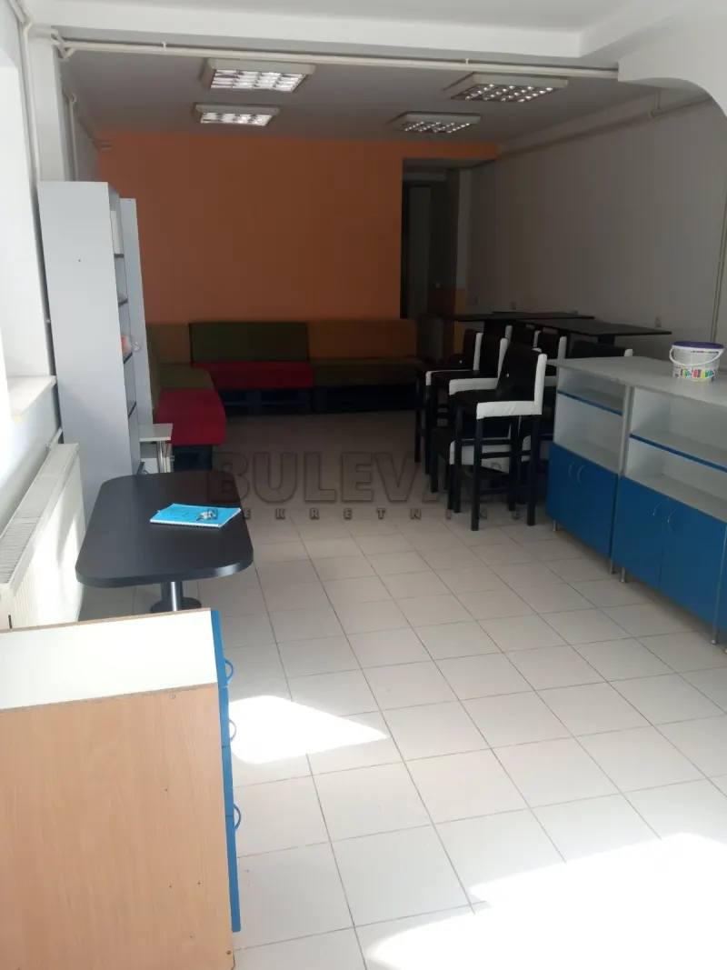 Trosoban poslovni prostor, Centar, Niš