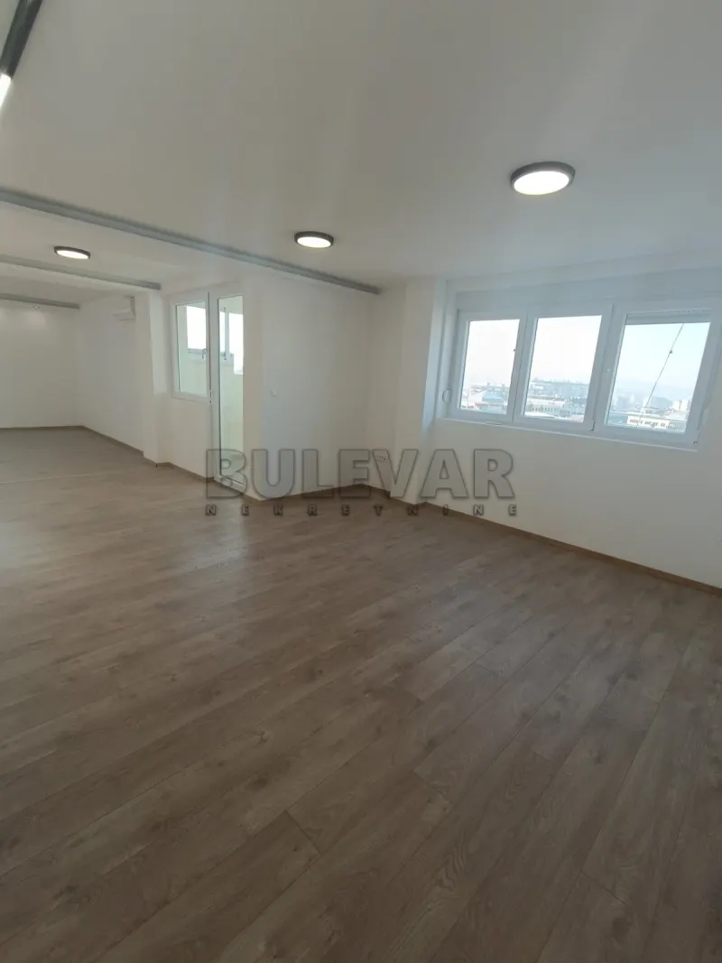 Više od tri spavaće sobe poslovni prostor, Centar, Niš