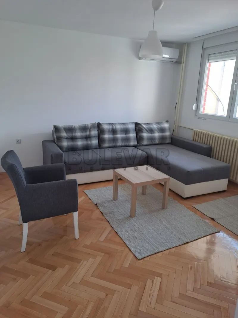 Jednoiposoban stan, Bulevar Nemanjića Zona 3, Niš, Bulevar Nemanjića