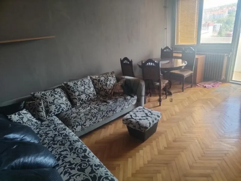 Troiposoban stan, Crveni pevac, Niš